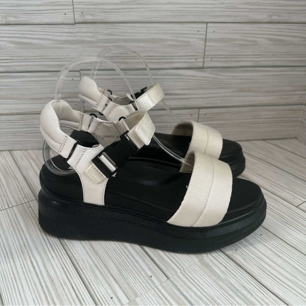 Suzanne Rae Velcro white womens sandals